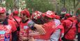 Los trabajadores de Coca-Cola celebran el fallo del Supremo que confirma la anulación del ERE. G.G.