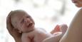 Los investigadoers de NYU Langone Medical Center han descubierto que la oxitocina enseña al cerebro de la madre a responder a las necesidades del recién nacido. / Fotolia