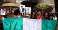 Compatriotas de la asesinada en 2013 d la mujer nigeriana Maureen Ada Otuya, junto al Palacio de Justicia de Bilbao donde se celebra hoy el juicio contra el acusado Juan Carlos Aguilar, conocido como el falso monje shaolín. /EFE