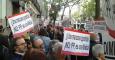 Un grupo de manifestantes concr¡entrados frente a la sede del PP en Madrid. A.I
