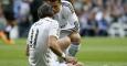 Gareth Bale se duele del gemelo ante Cristiano en el partido contra el Málaga. /REUTERS