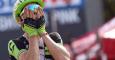 Formolo celebra su victoria en la etapa del Giro. EFE/Daniel Dal Zennaro