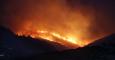 Un incendio forestal se extiende hacia la localidad alicantina de Pego. EFE