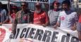 Trabajadores de Coca Cola en el campamento de la planta de Fuenlabrada, después del anuncio de la empresa de reabrirla.