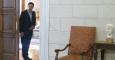 El primer ministro griego, Alexis Tsipras, en la puerta de su despacho, en Atenas. REUTERS/Alkis Konstantinidis