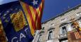 Una 'estelada' colgada cerca de un edificio público / EFE