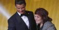 Cristiano junto a su madre en la gala del Balón de Oro. /REUTERS