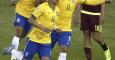 El defensa brasileño Thiago Silva (c) celebra su gol ante Venezuela. /EFE