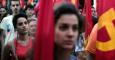 Manifestantes comunistas en Atenas. / LOUISA GOULIAMAKI (AFP)