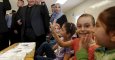 El vicecanciller y ministro de Economía alemán, Sigmar Gabriel, en su visita a un centro de refugiados sirios en Jordania. REUTERS/ Muhammad Hamed