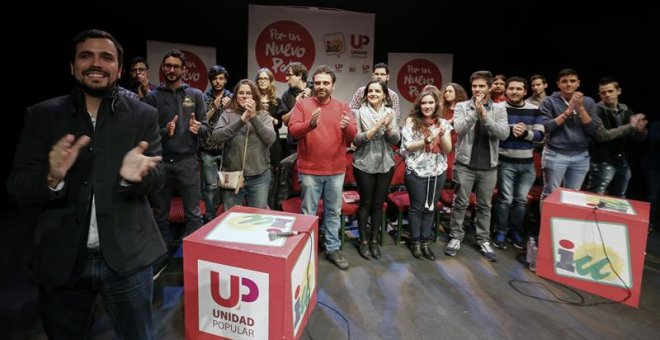 El candidato a la Presidencia por Unidad Popular, Alberto Garzón (i), durante su intervención hoy en un acto público en Sevilla. EFE/Jose Manuel Vidal