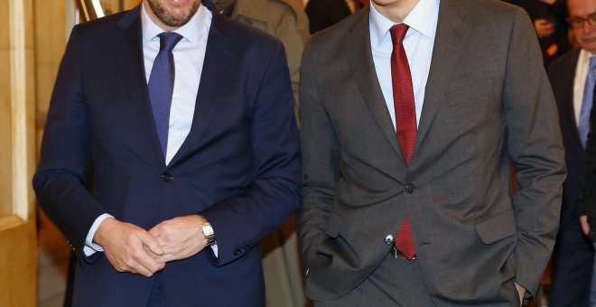 El secretario general del PSOE, Pedro Sánchez, junto al alcalde de Valladolid, el socialista Óscar Puente. EFE/Sergio Barrenechea