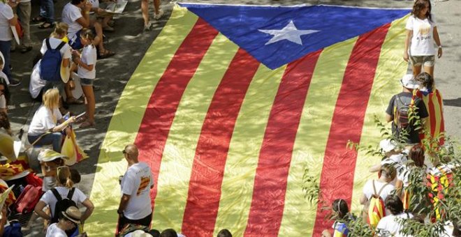 Vista de una estelada momentos antes de la manifestación de la Diada en el Paseo de la Pau de Berga. EFE/Susanna Sáez