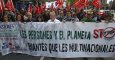 Cientos de personas se han manifestado hoy en Gijón contra el Tratado Transatlántico de Libre Comercio e Inversiones, TTIP por sus siglas en Inglés, por considerar que atentará contra el medio ambiente, las pequeñas y medianas empresas y los derechos de l