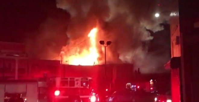 El incendio se ha producido en un almacén de Oakland. BOMBEROS DE OAKLAND