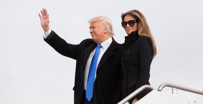 El presidente electo estadounidense, Donald Trump, y su mujer, Melania. EFE