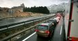 Las intensas nevadas han provocado cortes de tráfico en la autovía A-31 que une Alicante con Albacete y Madrid, a la altura de Petrer. | EFE