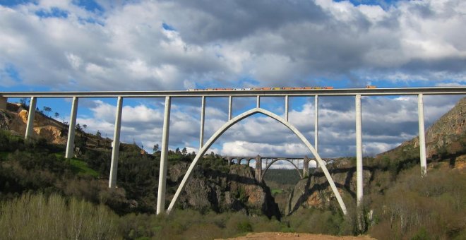 Viaducto de las obras del trazado de la línea del AVE a Galicia. E.P.