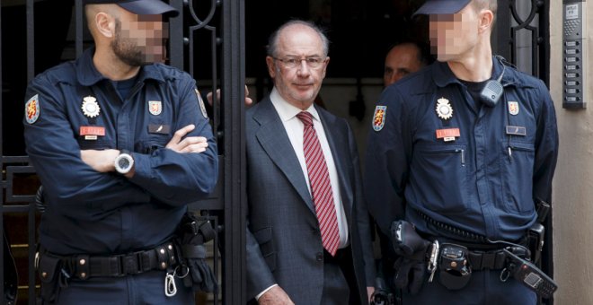 Rodrigo Rato, a la salida de su despacho tras el registro realizado por Hacienda en abril de 2015. REUTERS/Andrea Comas