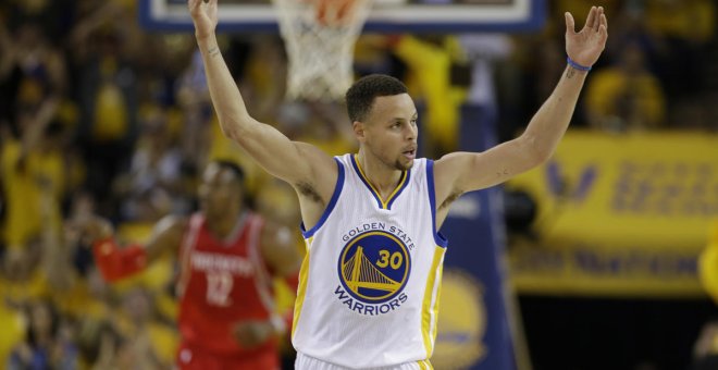 Stephen Curry, estrella de l'NBA, podria trencar el seu contracte amb Under Armour. / AP