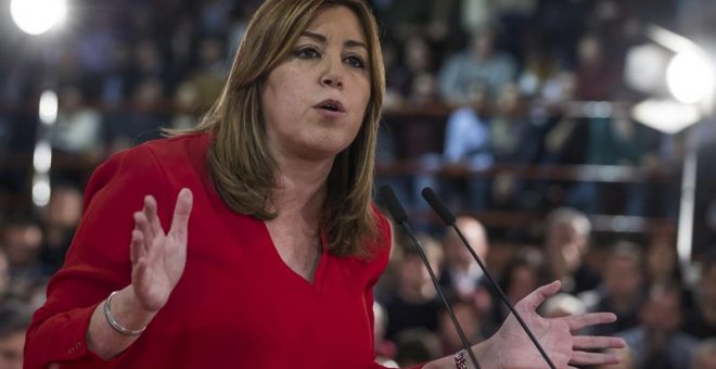 La secretaria general del PSOE andaluz y presidenta de la Junta de Andalucía, Susana Díaz, se dirige a los asistentes al acto con alcaldes socialistas de toda España, organizado por el regidor de Vigo y presidente de la Federación Española de Municipios