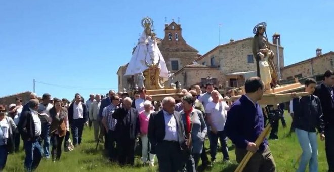 Imagen de archivo de la procesión de la Virgen de Valdejimena en Horcajo Medianero (Salamanca). / Salamanca RTV