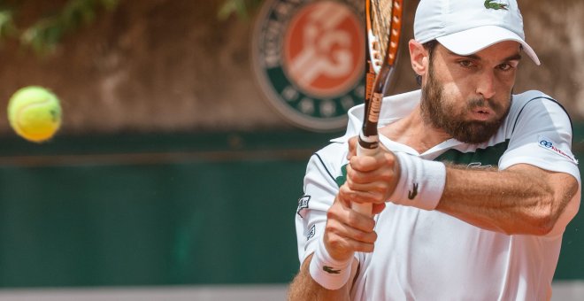 Andújar devuelve de revés en un partido en Roland Garros 2015. - CORDON PRESS