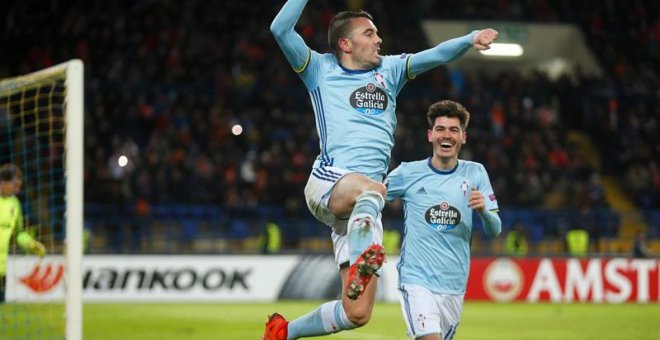 Iago Aspas (i) de Celta de Vigo celebra su gol ante Shakhtar Donetsk. /EFE