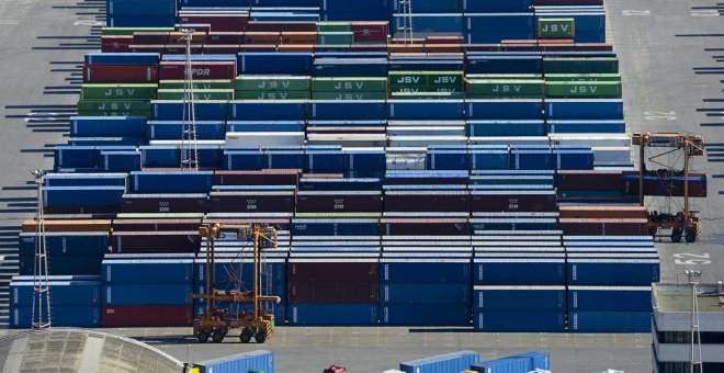 Vista de los contenedores de la terminal de carga del Puerto de Barcelona. AFP/Josep Lago
