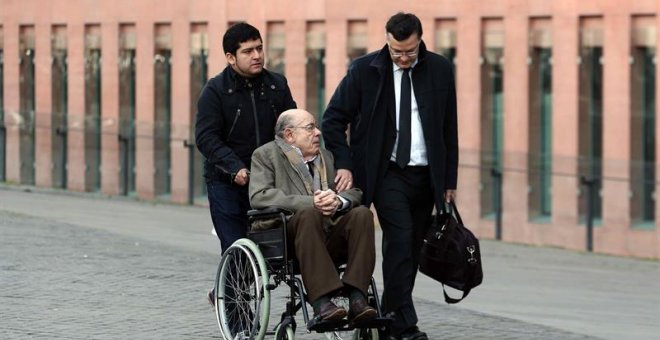 El expresidente del Palau de la Música Félix Millet (c) llega a la Ciutat de la Justicia, donde la Audiencia de Barcelona celebra el juicio del expolio del Palau de la Música. EFE/Toni Albir