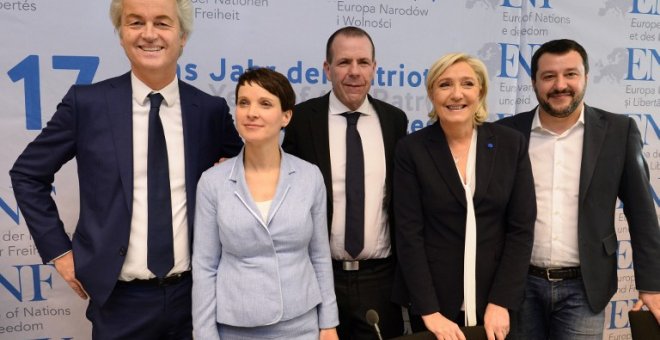 Geert Wilders, Frauke Petry, Harald Vilimsky, Marine Le Pen y Matteo Salvini, durante una rueda de prensa tras la reunión de Coblenza. - AFP