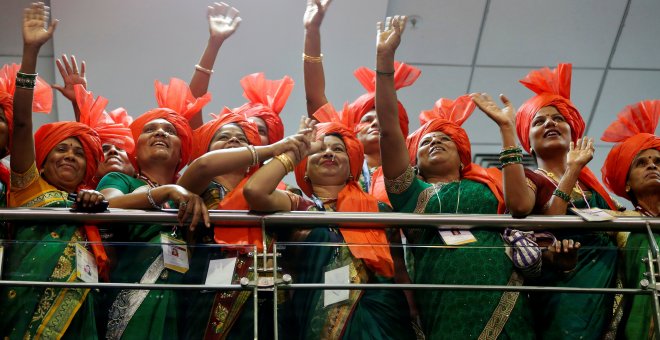 Varias mujereres marchan con motivo del Día Internacional de la Mujer en Gandhinagar, India. REUTERS/Amit Dave