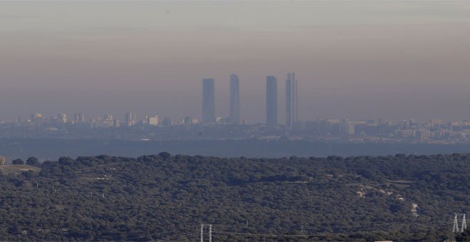 Footgrafía de archivo de la capa de contaminación que cubre la ciudad de Madrid. - EFE