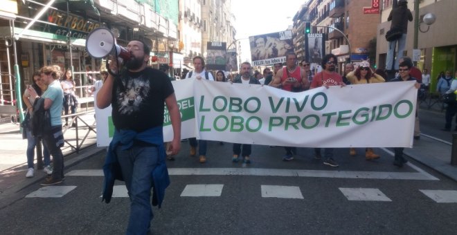 Manifestantes en favor del lobo ibérico