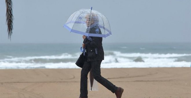 Imagen del temporal marítimo en la localidad alicantina de Denia / EFE