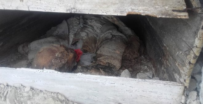 Estado de una tumba del cementerio viejo de Benamaurel.