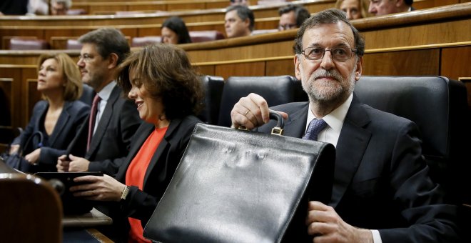 El presidente del Gobierno, Mariano Rajoy, en el hemícilo del Congreso de los Diputados poco antes de la sesión plenaria donde ha expuesto las conclusiones del último Consejo Europeo EFE/Mariscal
