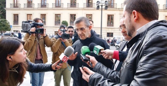 Fiscalía retira acusación por abusos sexuales contra el padre Román y pide su absolución