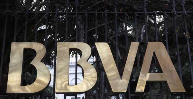 El logo de BBVA en su sede del madrileño Paseo de Recoletos. E.P.