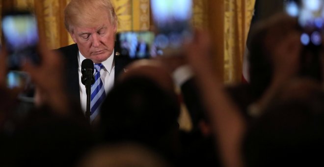 El presidente de EEU, Donald Trump, recibe a los griegos  en la Casa Blanca para celebrar el Día de la Independencia de Imperio Otomano. REUTERS/Carlos Barria