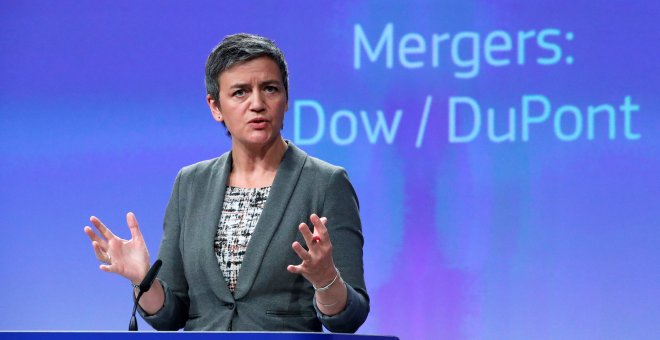 La comisaria europea de Competencia, Margrethe Vestager,en la rueda de prensa sobre la fusión entre Dow Chemical y DuPont. REUTERS/Yves Herman