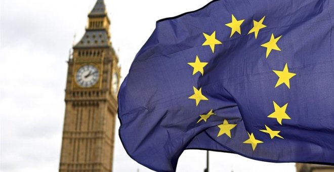 La bandera de la UE, ante el Big Ben de Londres. EFE/ANDY RAIN