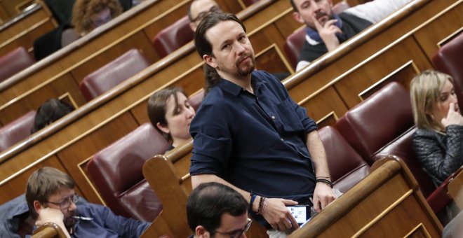 El secretario general de Podemos, Pablo Iglesias, durante el pleno del Congreso. EFE/Javier Lizón