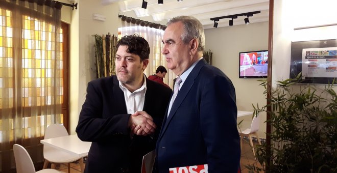Miguel Sánchez, portavoz de Ciudadanos junto a Rafael González Tovar, portavoz del PSOE, tras la reunión mantenida este jueves.EUROPA PRESS