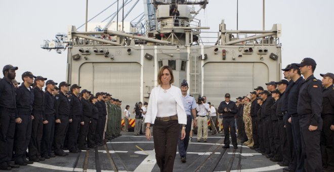 Fotografía de julio de 2011 de la exministra de Defensa socialista, Carme Chacon, en la fragata de combate 'Santa María', en Yibuti. EFE/Emilio Naranjo