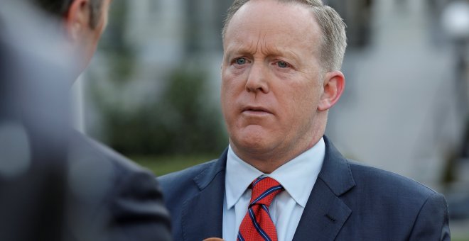 El portavoz de la Casa Blanca, Sean Spicer, pide perdón por sus polémicas declaraciones sobre las armas químicas utilizadas en Siria. REUTERS/Joshua Roberts