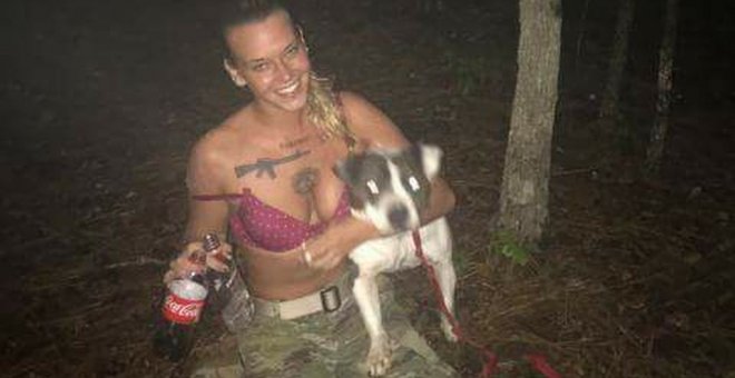 Marinna Rollins con su perro Cam antes de matarlo / FACEBOOK