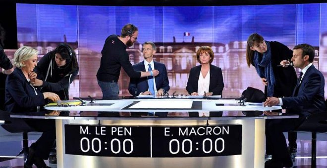 Un momento de descanso en el debate presidencial en Francia. | EFE