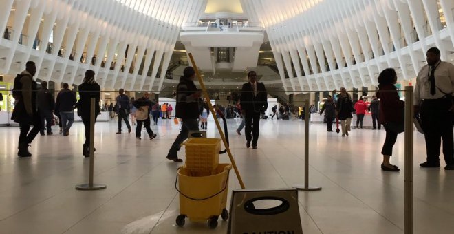 Goteras en el World Trade Center de Nueva York, construido por Santiago Calatrava./ Twitter de Jose Ángel Abad