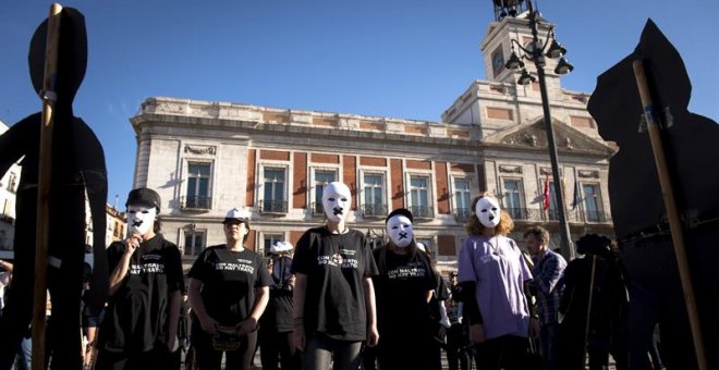 Concentración convocada por la Asociación Ve-la luz, que promovió una huelga de hambre en la Puerta del Sol durante veintiséis días entre febrero y marzo de este año y que este domingo vuelven al  kilómetro cero de la capital para exigir medidas contra l